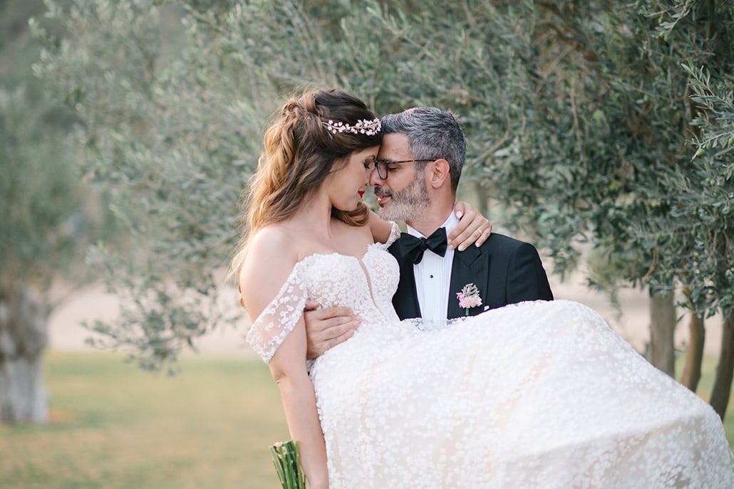 Καλοκαιρινός γάμος στη Μυτιλήνη με απαλά χρώματα  | Δανάη & Στράτος