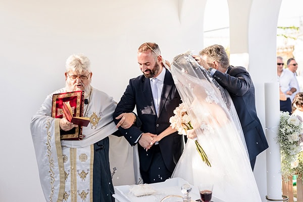 summer-wedding-naxos-pastel-tones-gold-details_10