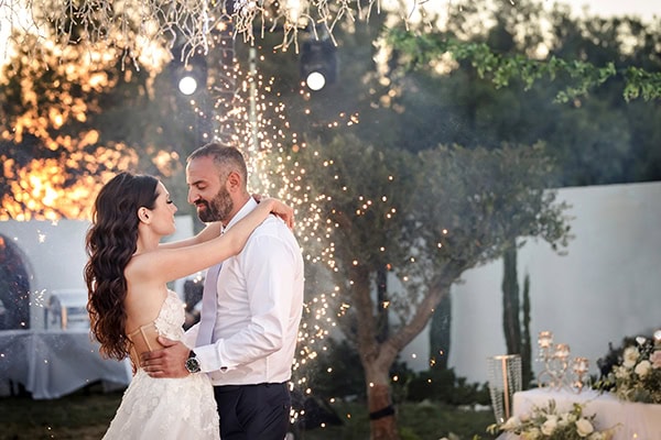 summer-wedding-naxos-pastel-tones-gold-details_15