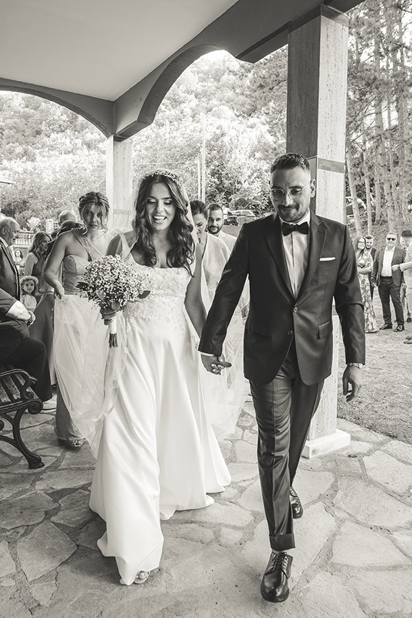 summer-wedding-veria-romantic-details-baby-breath_09