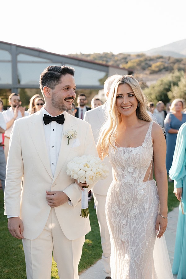 pretty-summer-wedding-baby-breath-white-florals_01