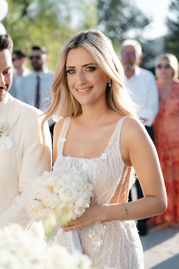 pretty-summer-wedding-baby-breath-white-florals_11