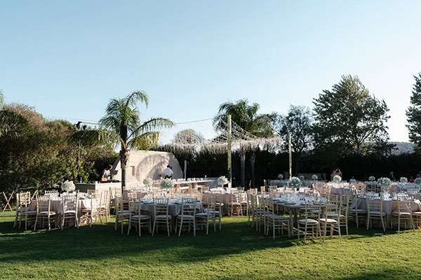 pretty-summer-wedding-baby-breath-white-florals_15