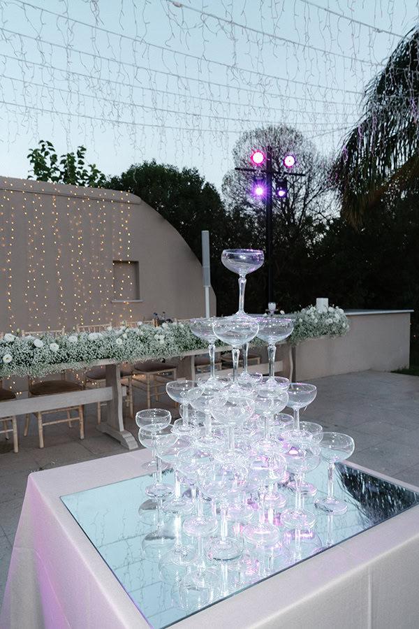 pretty-summer-wedding-baby-breath-white-florals_19