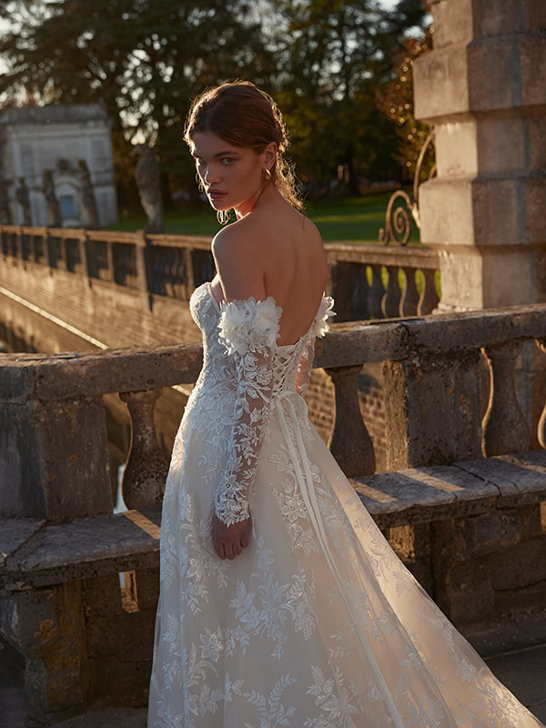 stunning-wedding-gowns-demetrios_02