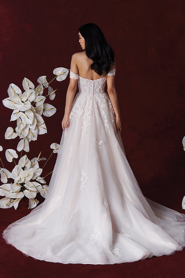 stylis-wedding-dresses-justin-alexander-for-brides-that-want-to-impress_16