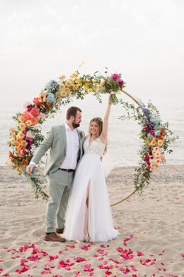 summer-wedding-beach-flowers-bright-colors_16