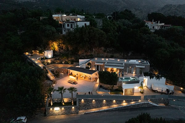 summer-wedding-beach-flowers-bright-colors_22w