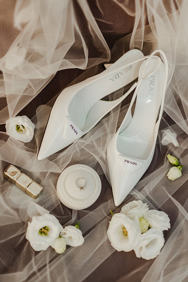 beautiful-autumn-wedding-all-white-flowers_06