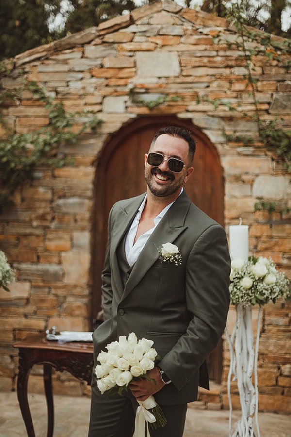 beautiful-autumn-wedding-all-white-flowers_09