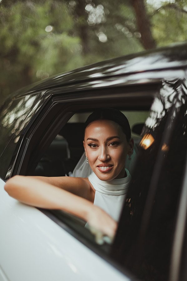 beautiful-autumn-wedding-all-white-flowers_11