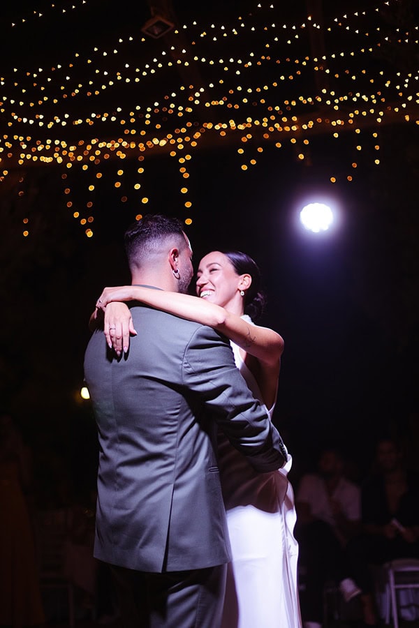 beautiful-autumn-wedding-all-white-flowers_18