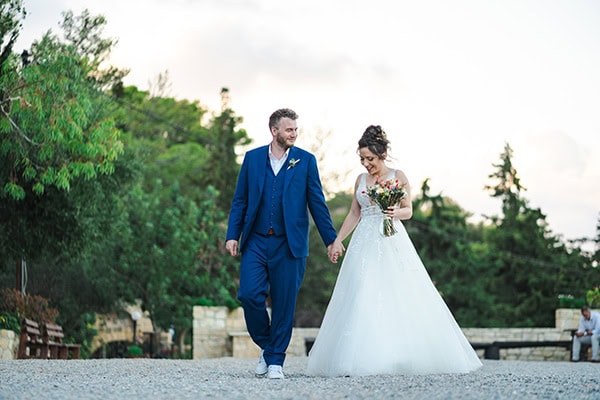 beautiful-cretan-wedding-colorful-flowers-field_01