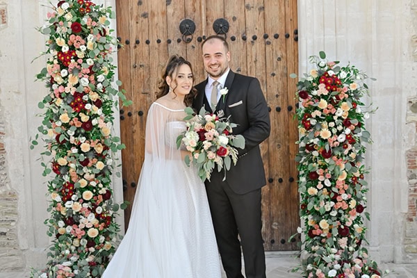 Όμορφος γάμος με πολύχρωμα άνθη και ζεστή ατμόσφαιρα | Στεφανή & Μάριος