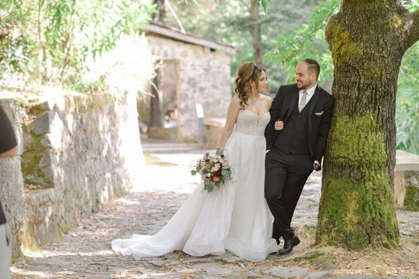 beautiful-wedding-colorful-flowers-warm-atmosphere_02
