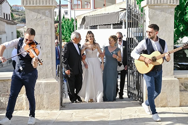 beautiful-wedding-colorful-flowers-warm-atmosphere_09