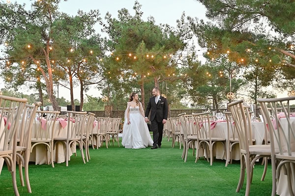 beautiful-wedding-colorful-flowers-warm-atmosphere_21