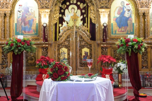 festive-wedding-decoration-red-flowers_02