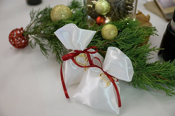 festive-wedding-decoration-red-flowers_06