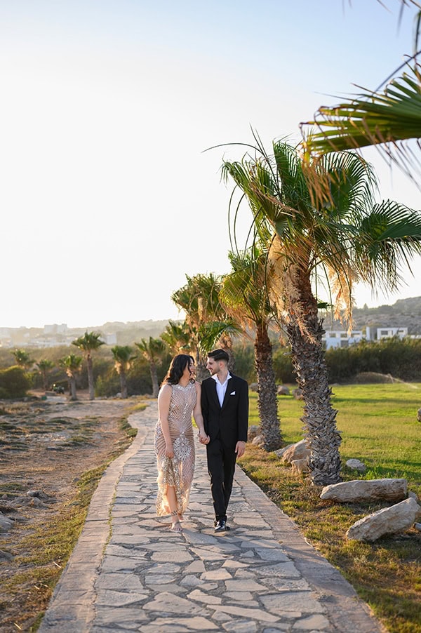 modern-chicwedding-fuchsia-flowers_01