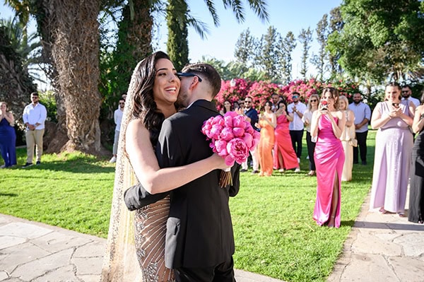 modern-chicwedding-fuchsia-flowers_06