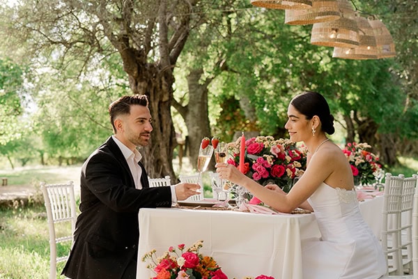 Romantic rustic γαμήλιο σκηνικό στο δάσος