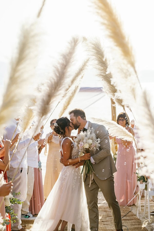 romantic-wedding-boho-decoration-beach_23