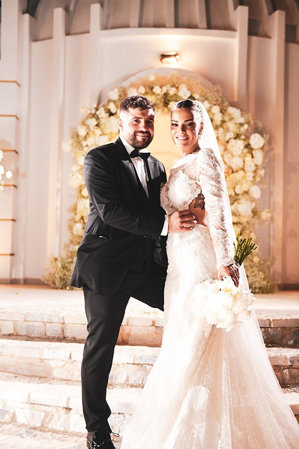 summer-wedding-stylish-couple-white-flowers_01