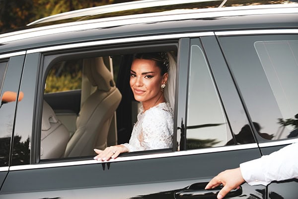 summer-wedding-stylish-couple-white-flowers_06