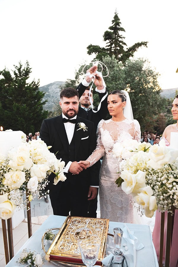 summer-wedding-stylish-couple-white-flowers_10