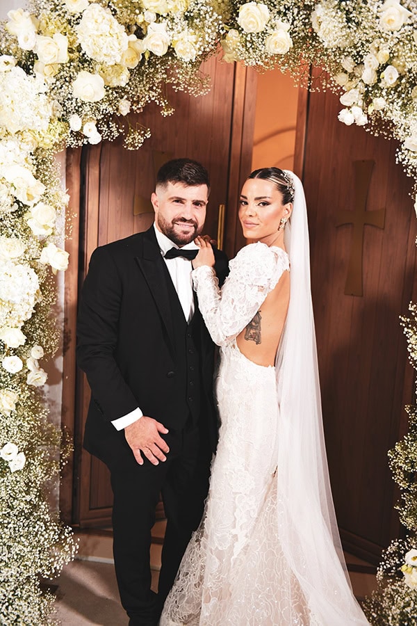 summer-wedding-stylish-couple-white-flowers_11