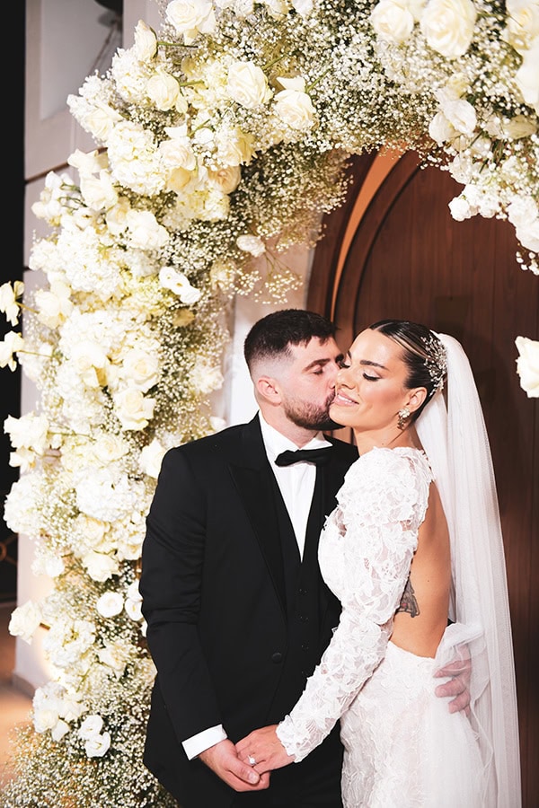 summer-wedding-stylish-couple-white-flowers_12