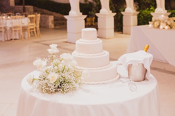 summer-wedding-stylish-couple-white-flowers_16