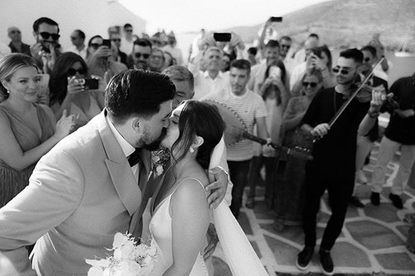 elegant-summer-wedding-kythnos-timeless-beauty_18