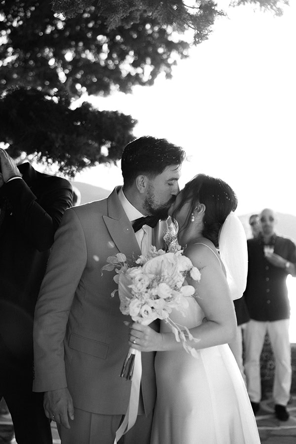 elegant-summer-wedding-kythnos-timeless-beauty_22