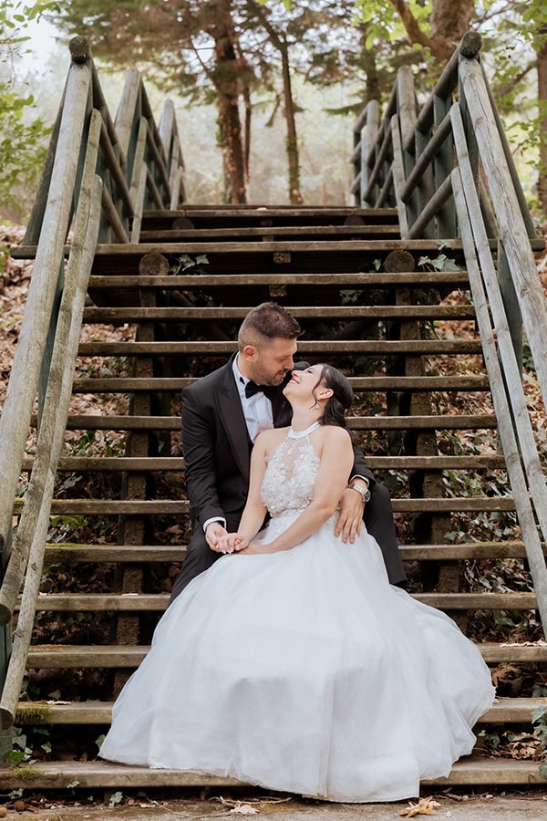 romantic-wedding-drama-white-flowers_01