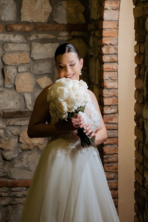 romantic-wedding-drama-white-flowers_04