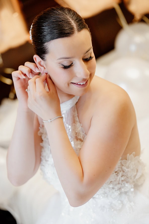 romantic-wedding-drama-white-flowers_05