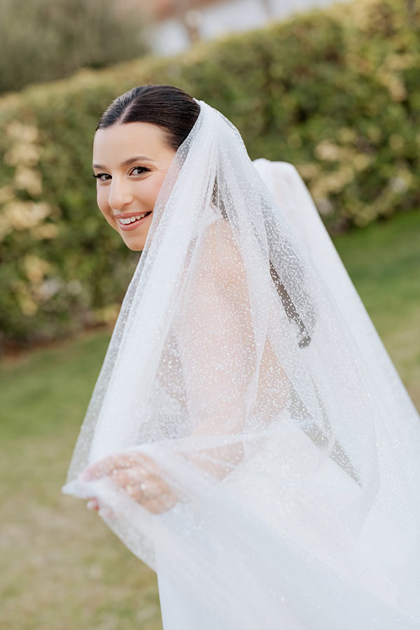 romantic-wedding-drama-white-flowers_06