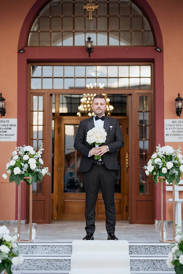 romantic-wedding-drama-white-flowers_08