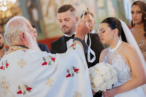 romantic-wedding-drama-white-flowers_11