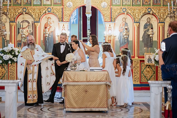 romantic-wedding-drama-white-flowers_14