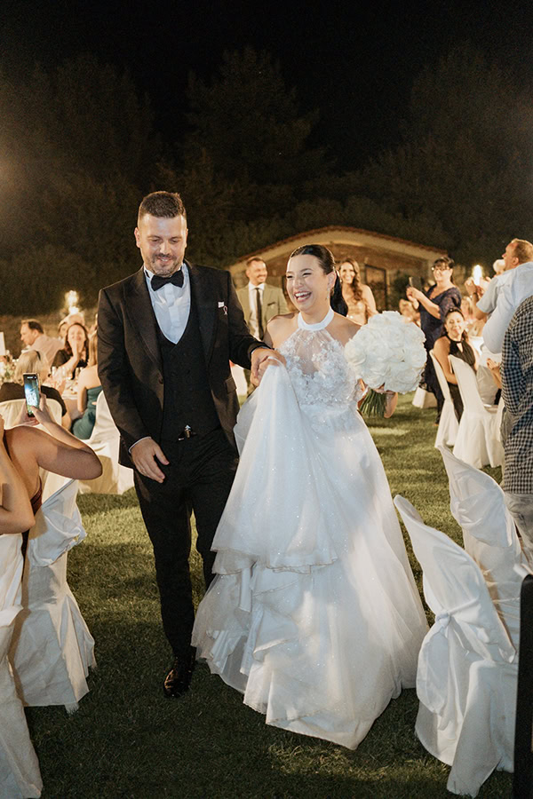 romantic-wedding-drama-white-flowers_19