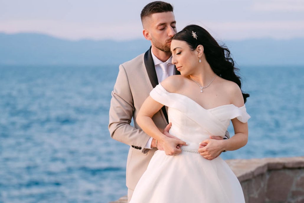 Ανοιξιάτικος γάμος με λευκά άνθη και ρομαντική αισθητική | Ελένη & Χρήστος