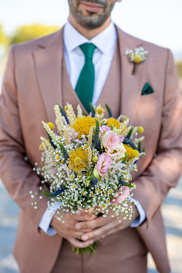 summer-wedding-wild-flowers-yellow-hues_12