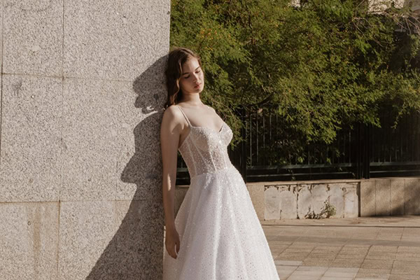 Ultra chic νυφικά φορέματα από Costantino