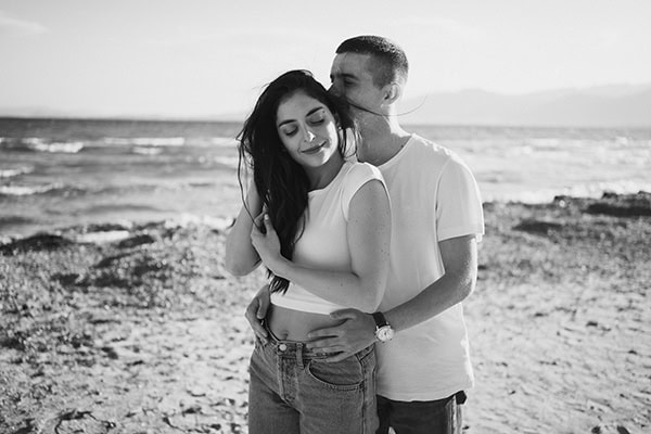 lovely-prewedding-photoshoot-by-the-sea_02