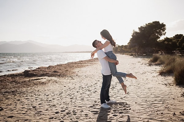 lovely-prewedding-photoshoot-by-the-sea_04
