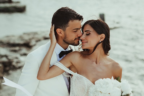 Minimal chic γάμος στην Τήνο με όμορφα στιγμιότυπα | Νάντια & Σπύρος