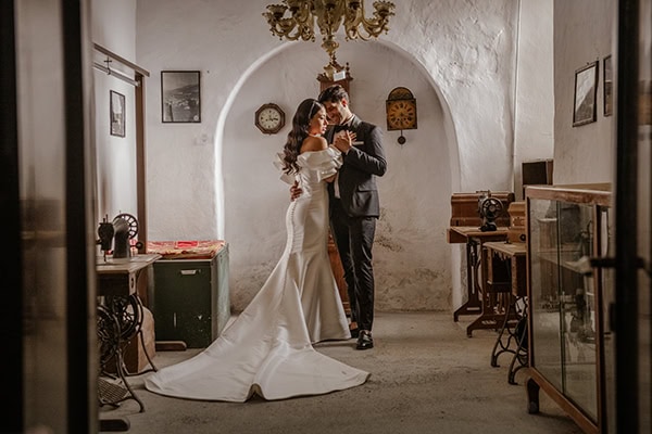 Minimal chic γάμος στην Τήνο με σε λευκούς τόνους  | Πετρούλα & Άγγελος